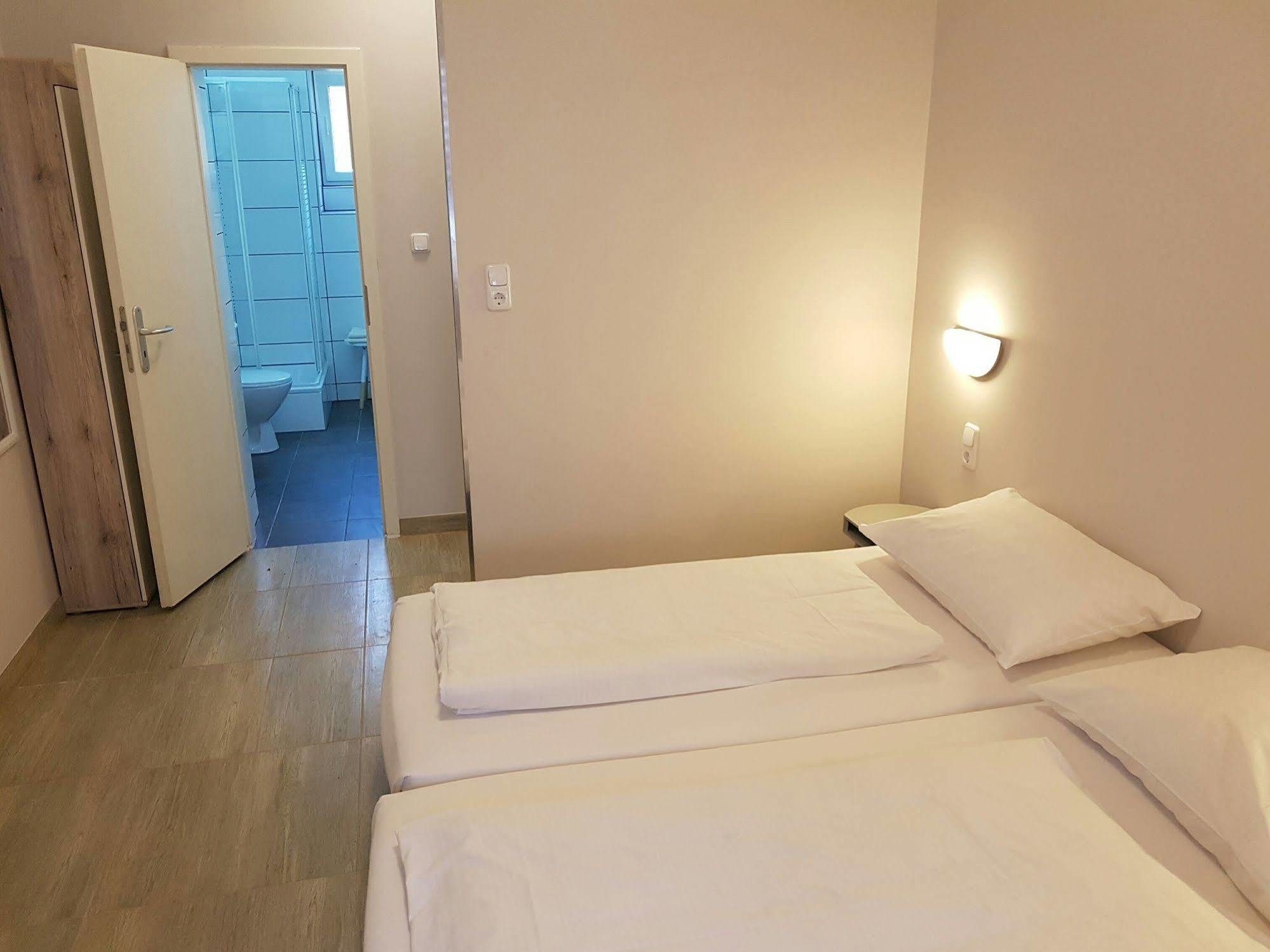 Hotel Diana Dusseldorf Luaran gambar
